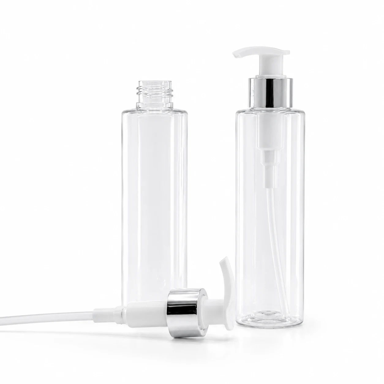 Plastová fľaša priehľadná, vysoká, bielo-strieborný dávkovač, 100 ml