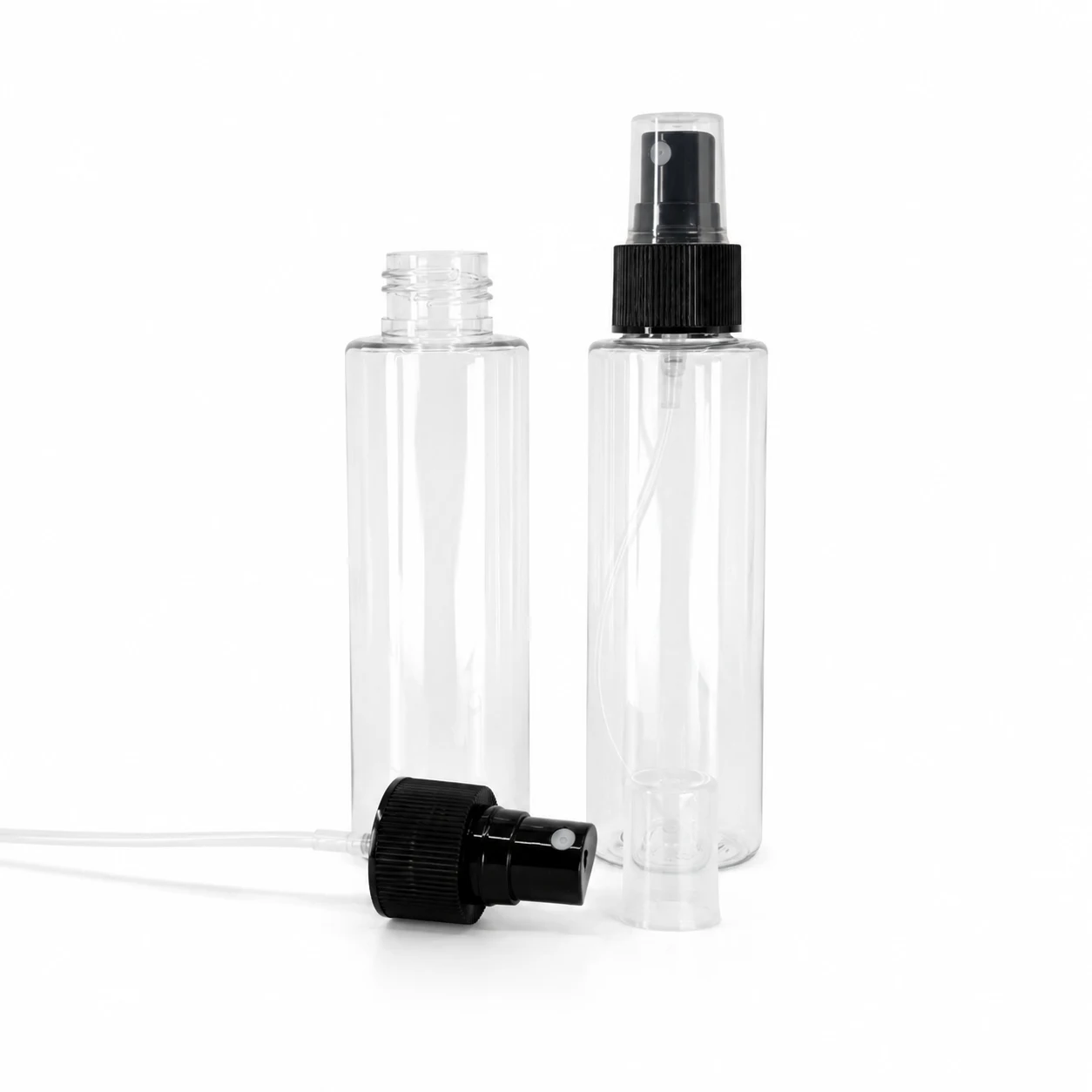Plastová fľaša priehľadná, vysoká, čierny rozprašovač, 100 ml