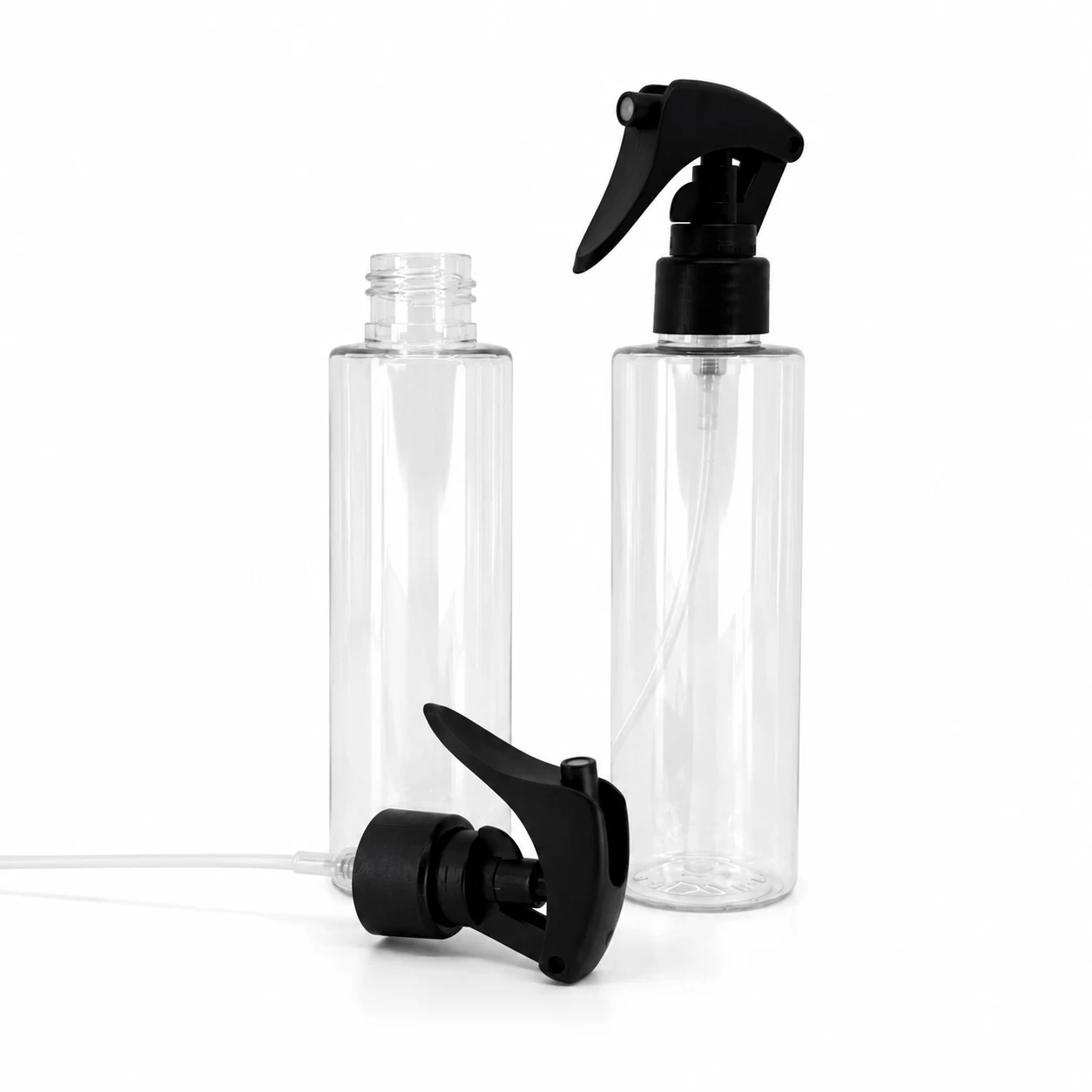 Átlátszó magas műanyag flakon, matt fekete karos szórófej, sima gyűrű, 100 ml