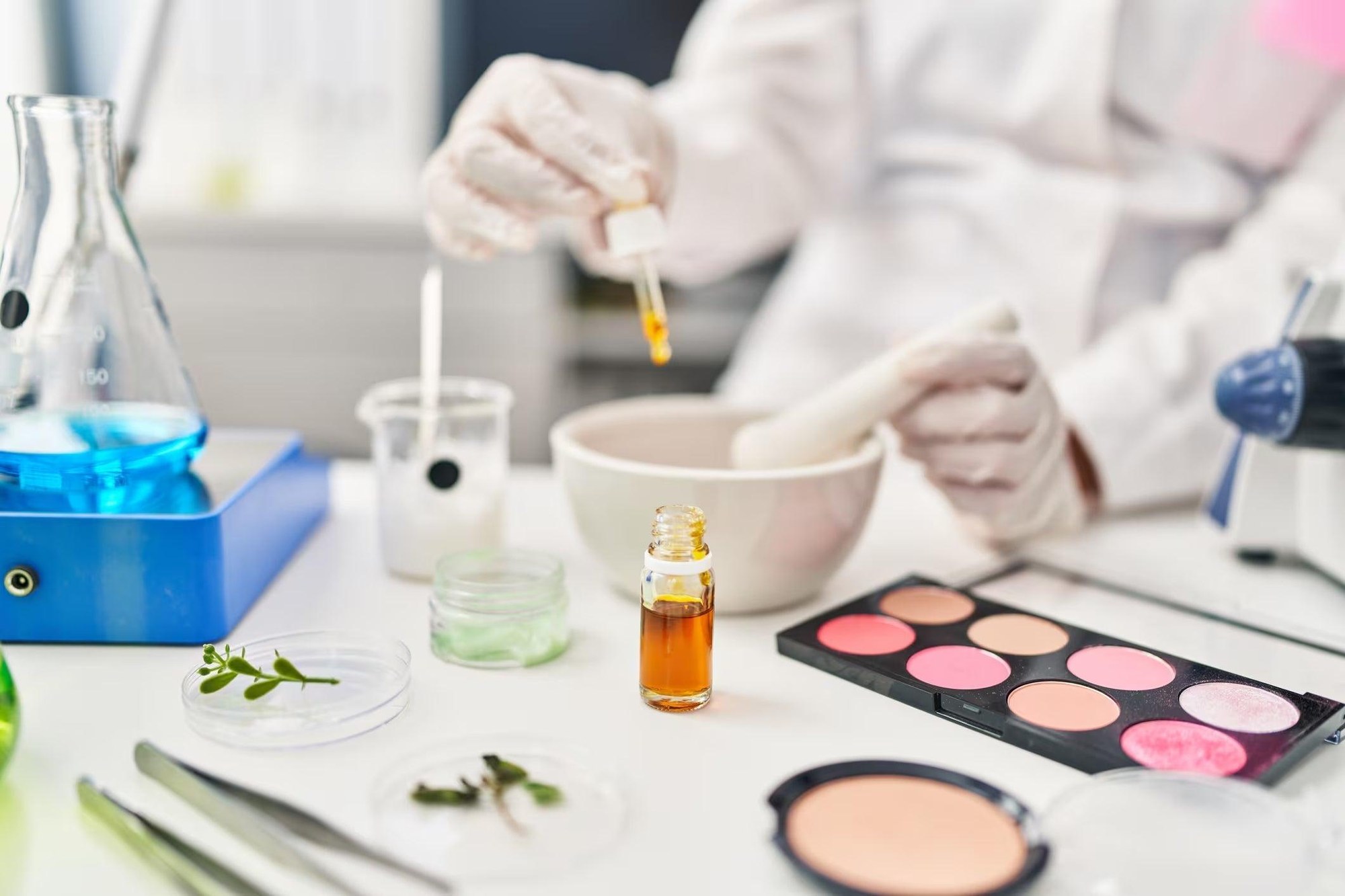 Reading the INCI ingredient list on a cosmetic label