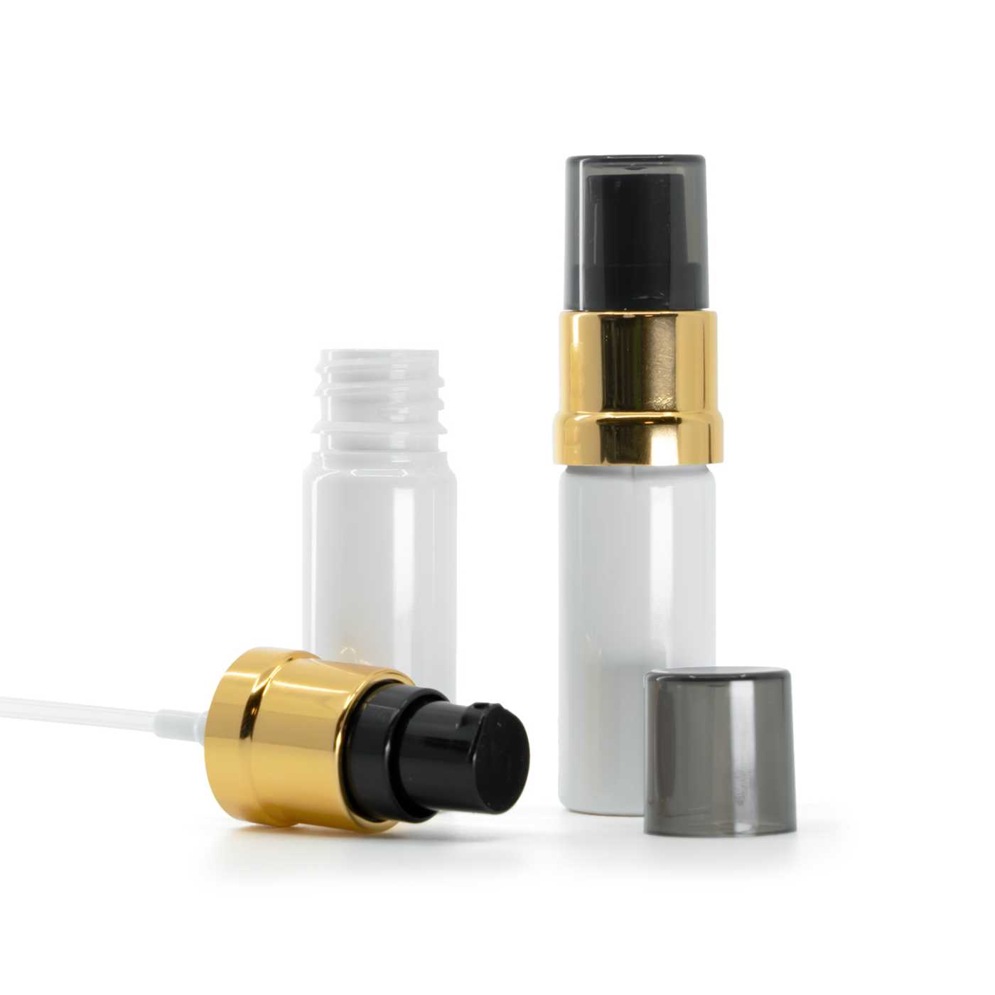 Flacon en plastique blanc, distributeur noir et doré brillant avec surcapuchon fumé, 10 ml