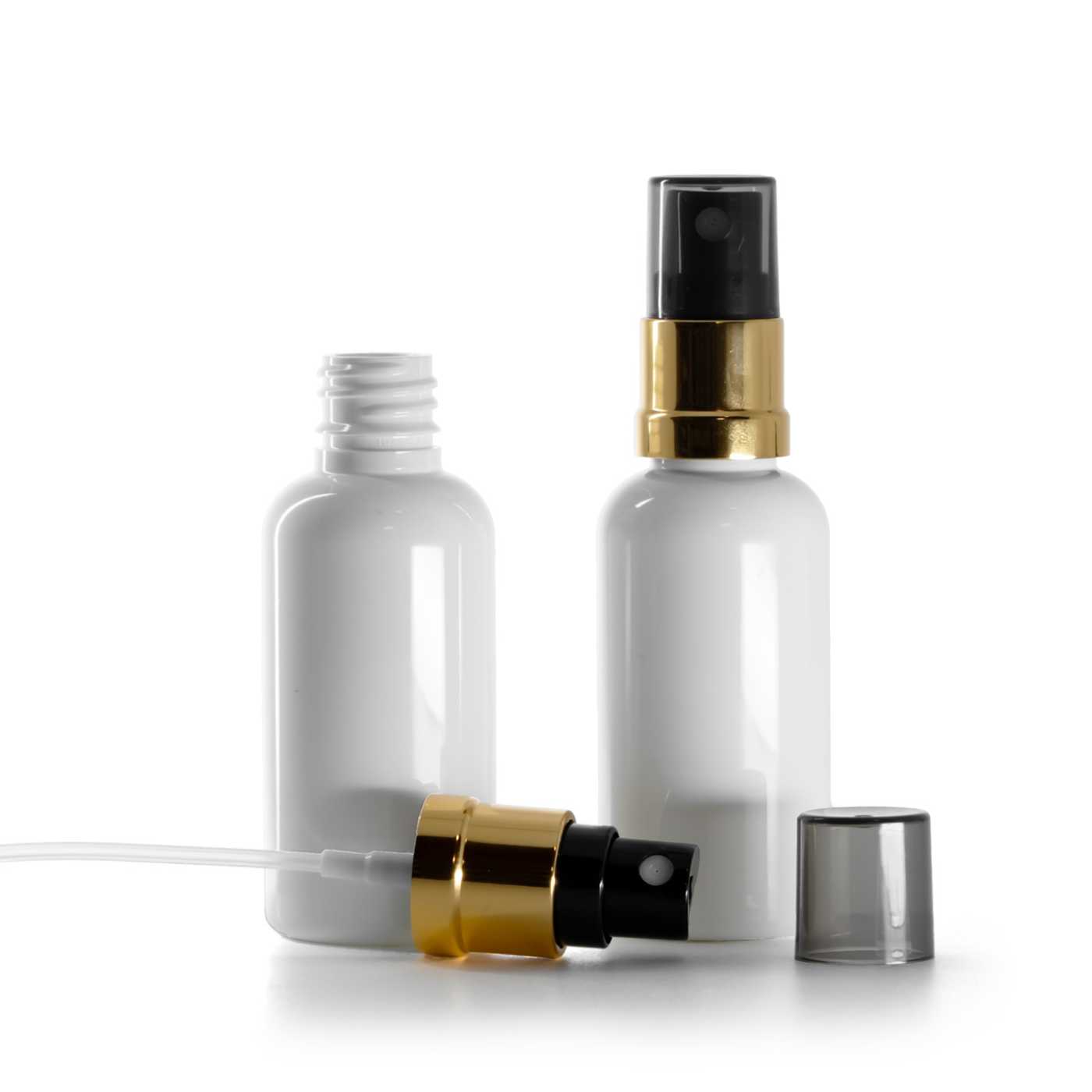 Flacon en plastique blanc, vaporisateur noir et or, surcapuchon fumé, 50 ml