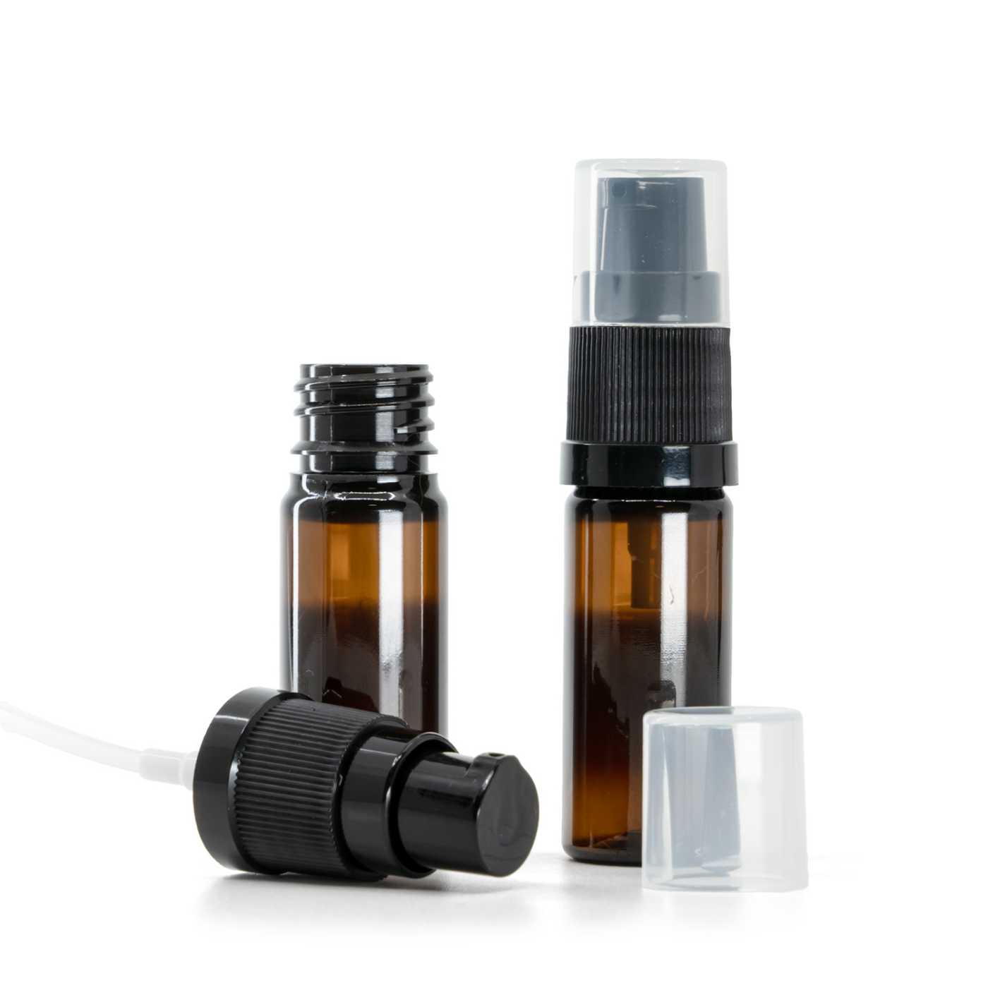 Borostyánszínű műanyag flakon fekete adagoló pumpával, 10 ml
