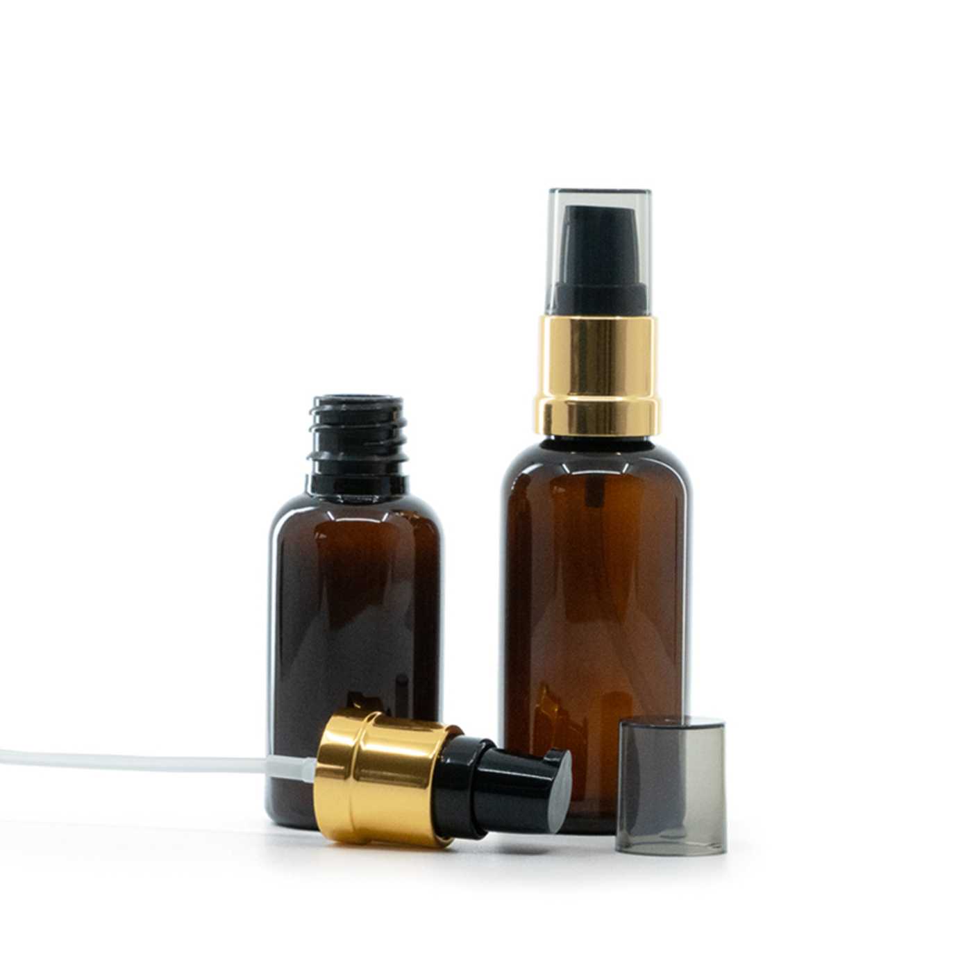 Braunes Kunststofffläschchen, glänzende schwarz-goldene Pumpe mit rauchfarbener Überkappe, 50 ml