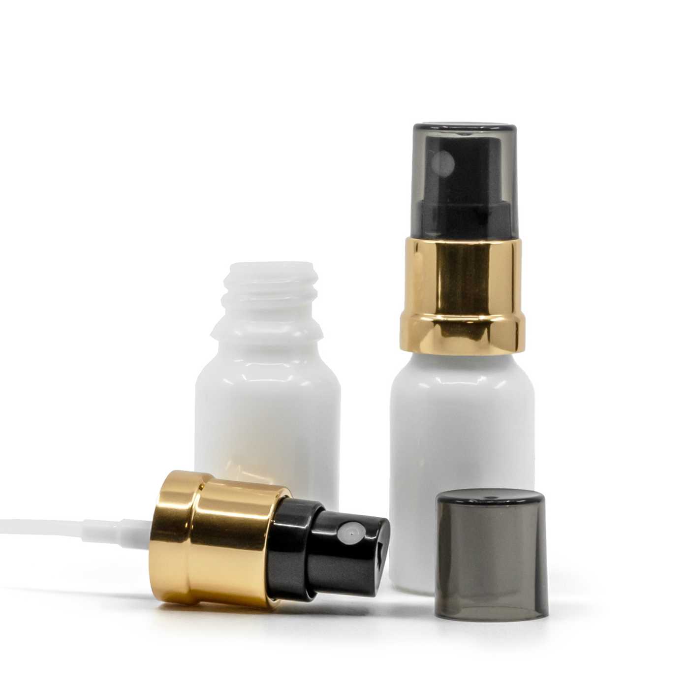 Weißes Glasfläschchen, schwarz-goldener Zerstäuber, rauchfarbene Überkappe, 10 ml