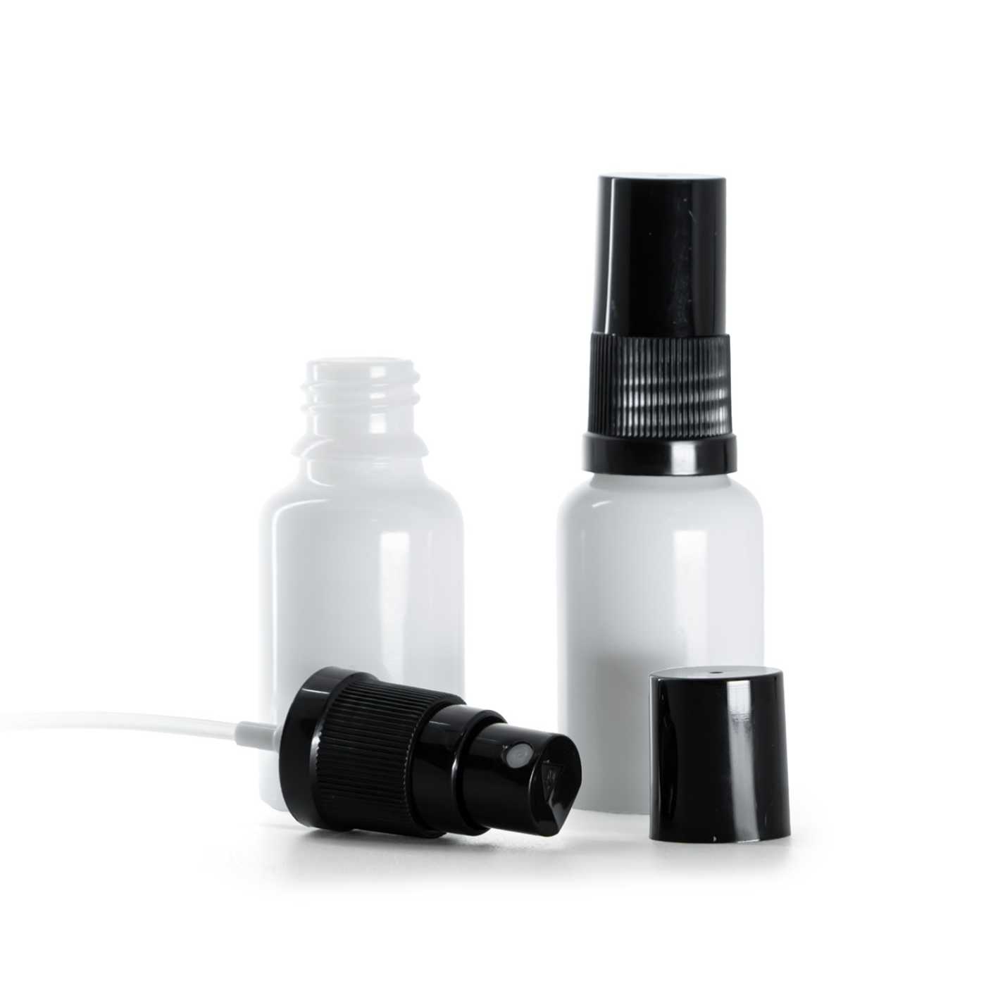 Butelka szklana, apteczna, biała, czarny atomizer, czarny kapturek, 15 ml