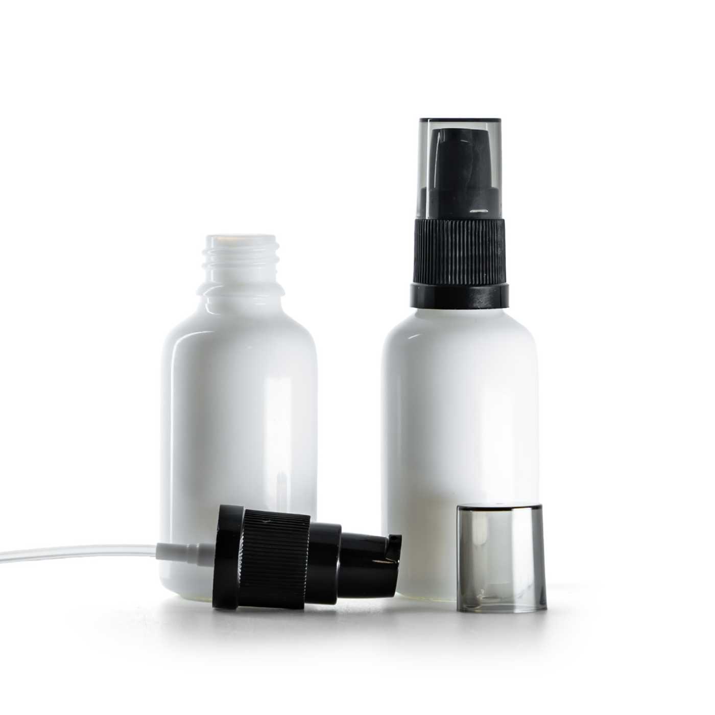 Flacon en verre blanc, pompe lotion avec surcapuchon fumé, 30 ml