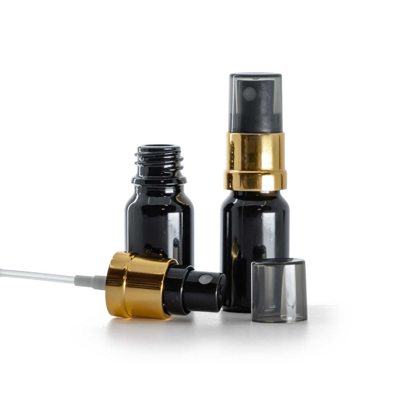 Butelka szklana, czarna błyszcząca, czarno-złoty atomizer, przydymiona nasadka, 10 ml