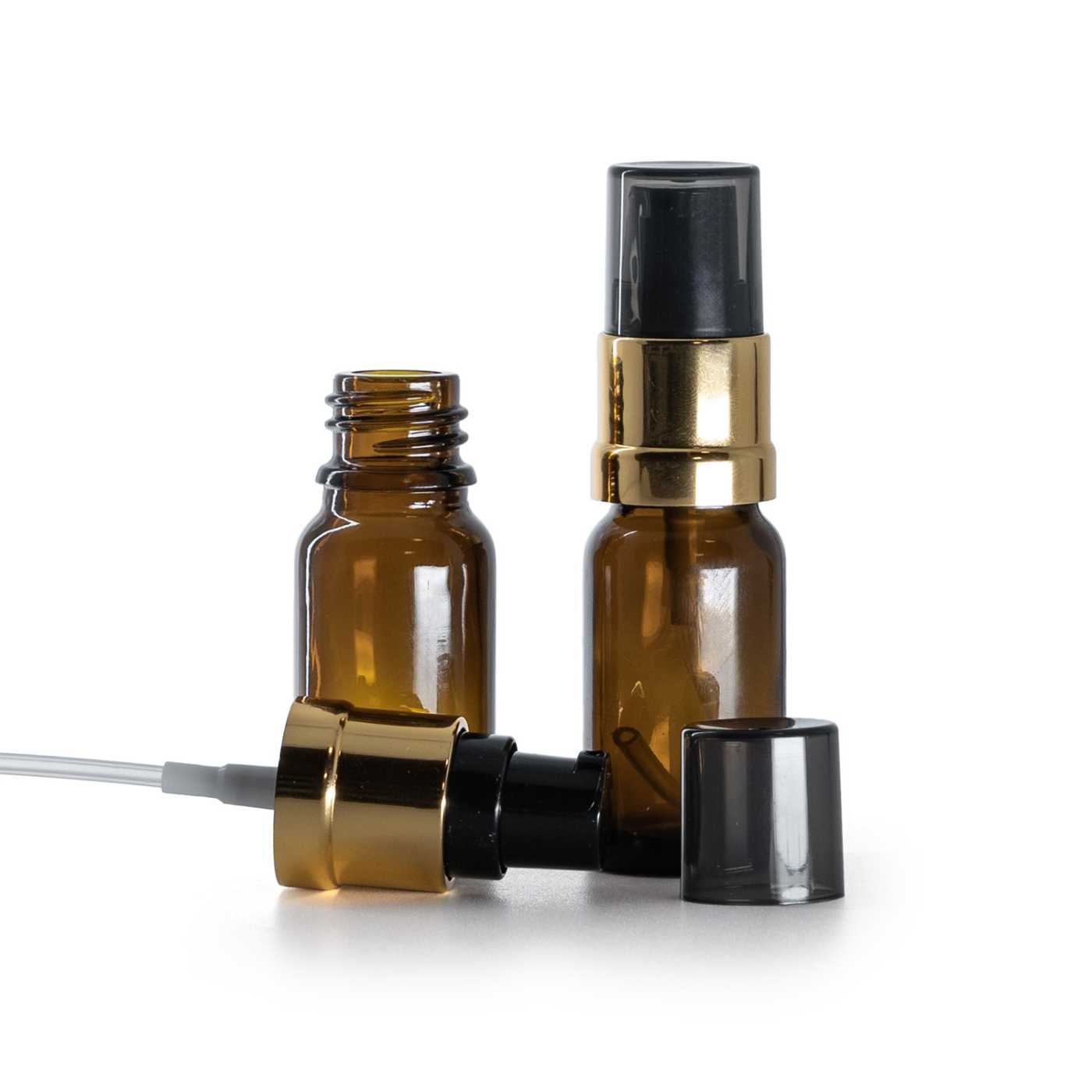 Sklenená fľaška, liekovka, hnedá, čierno-zlatý lesklý dávkovač s dymovým krytom, 10 ml