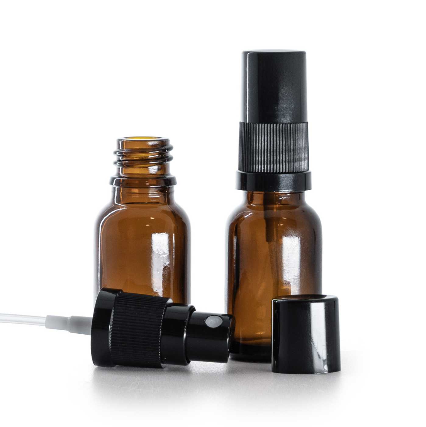 Flacon en verre ambré, pompe spray fine noire, capot noir, 15 ml