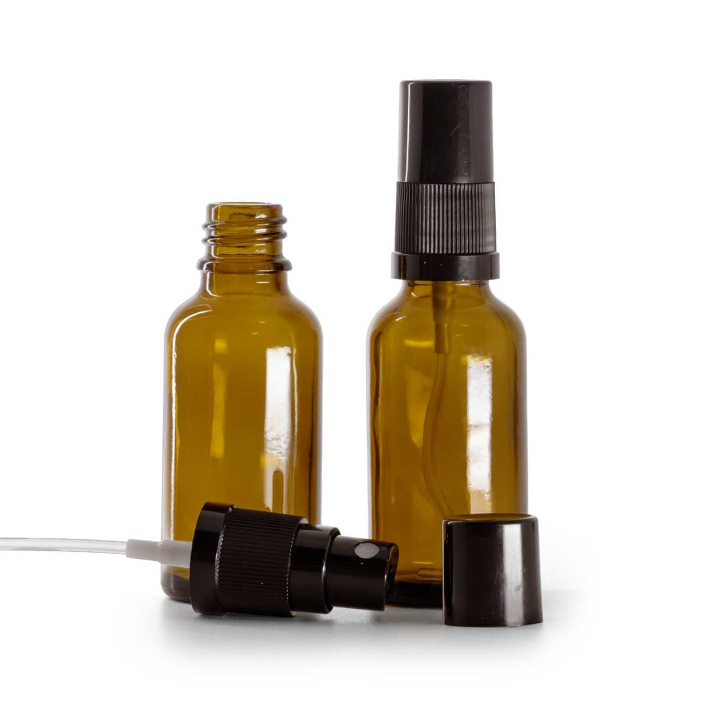Flacon en verre ambré avec pompe spray noire et surcapot noir, 30 ml