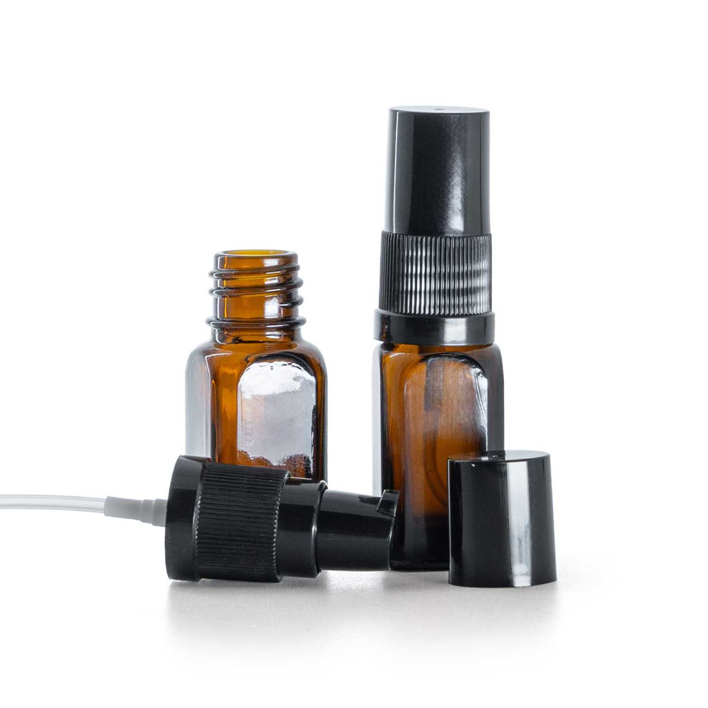Szögletes üvegpalack krémpumpával és fekete kupakkal 10 ml