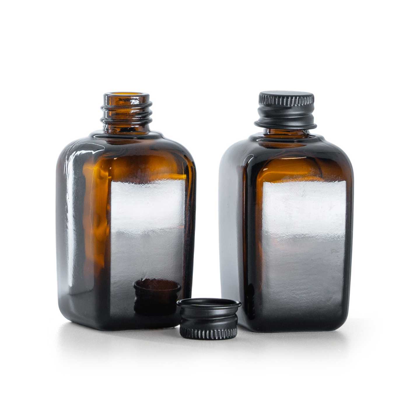 Flacon carré en verre ambré, bouchon en aluminium noir, 45 ml