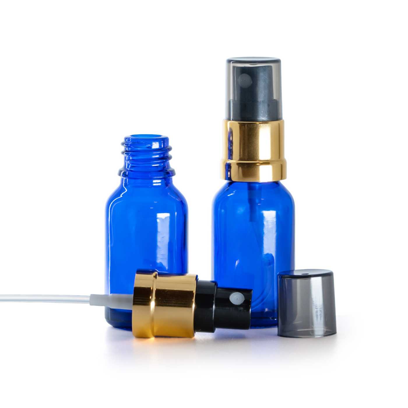 Flacon en verre bleu, vaporisateur noir et doré, surcapuchon fumé, 15 ml
