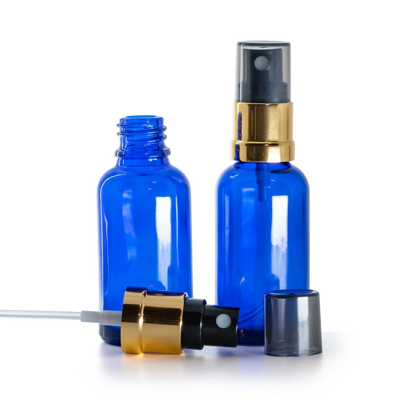 Blaues Glasfläschchen, schwarz‑goldener Zerstäuber, rauchfarbene Überkappe, 30 ml