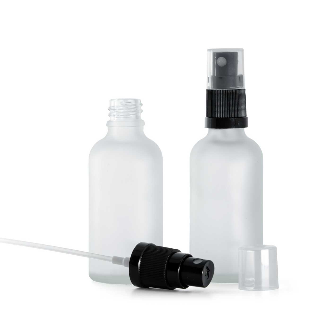 Átlátszó matt üvegpalack, fekete permetezőfej, 50 ml