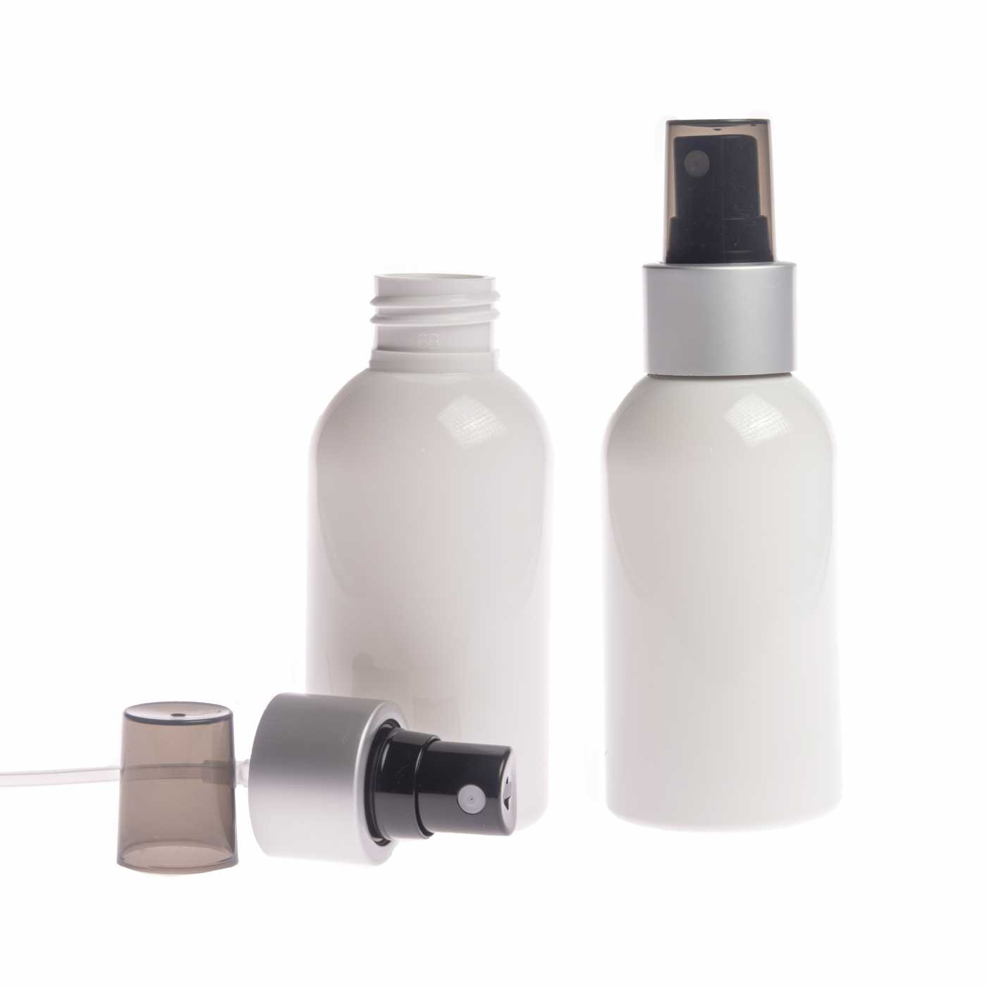 Flacon en plastique blanc, spray brume fine noir, bague argentée mate, surcapuchon fumé, 100 ml