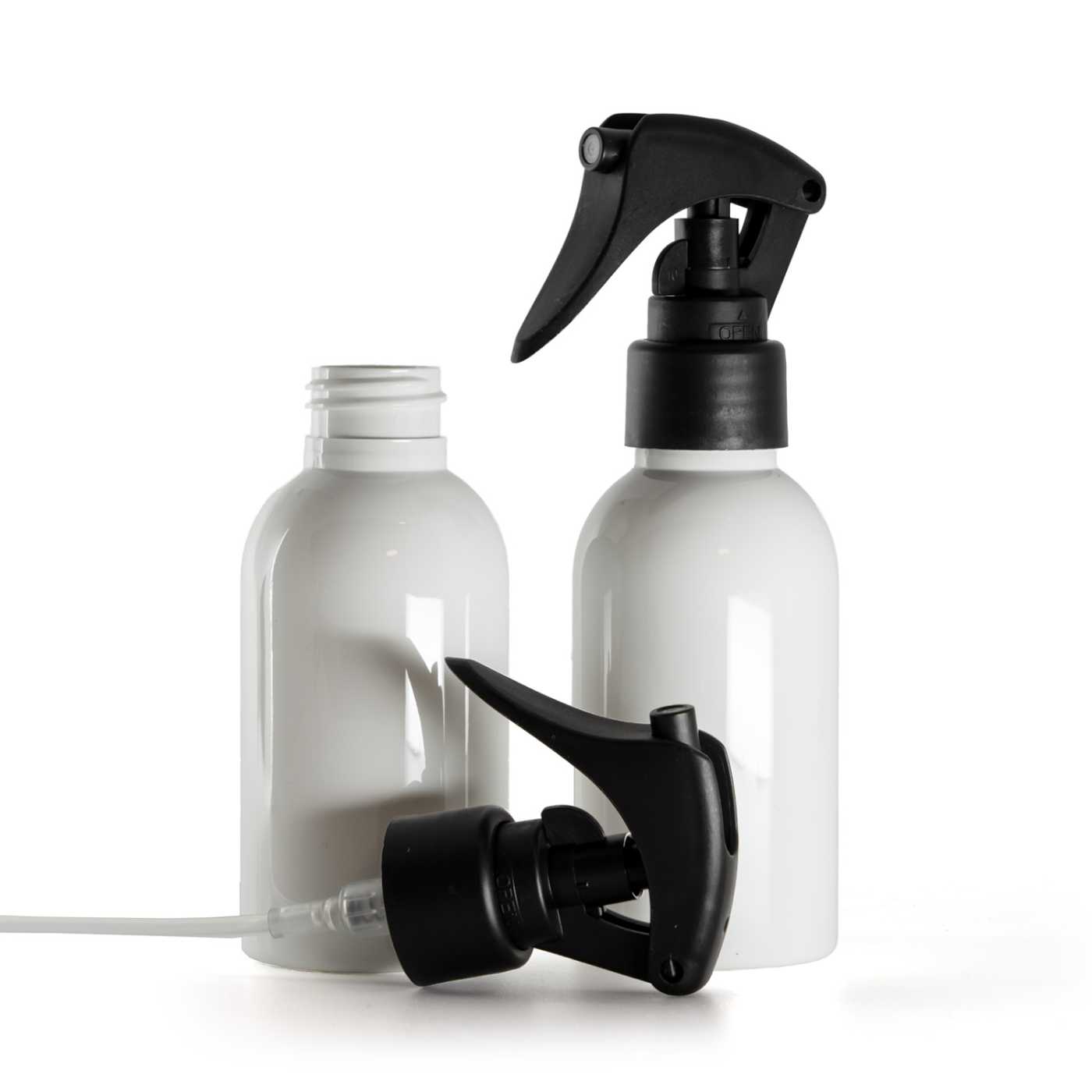 Flacon en plastique blanc, pulvérisateur à gâchette noir mat, collerette lisse, 100 ml