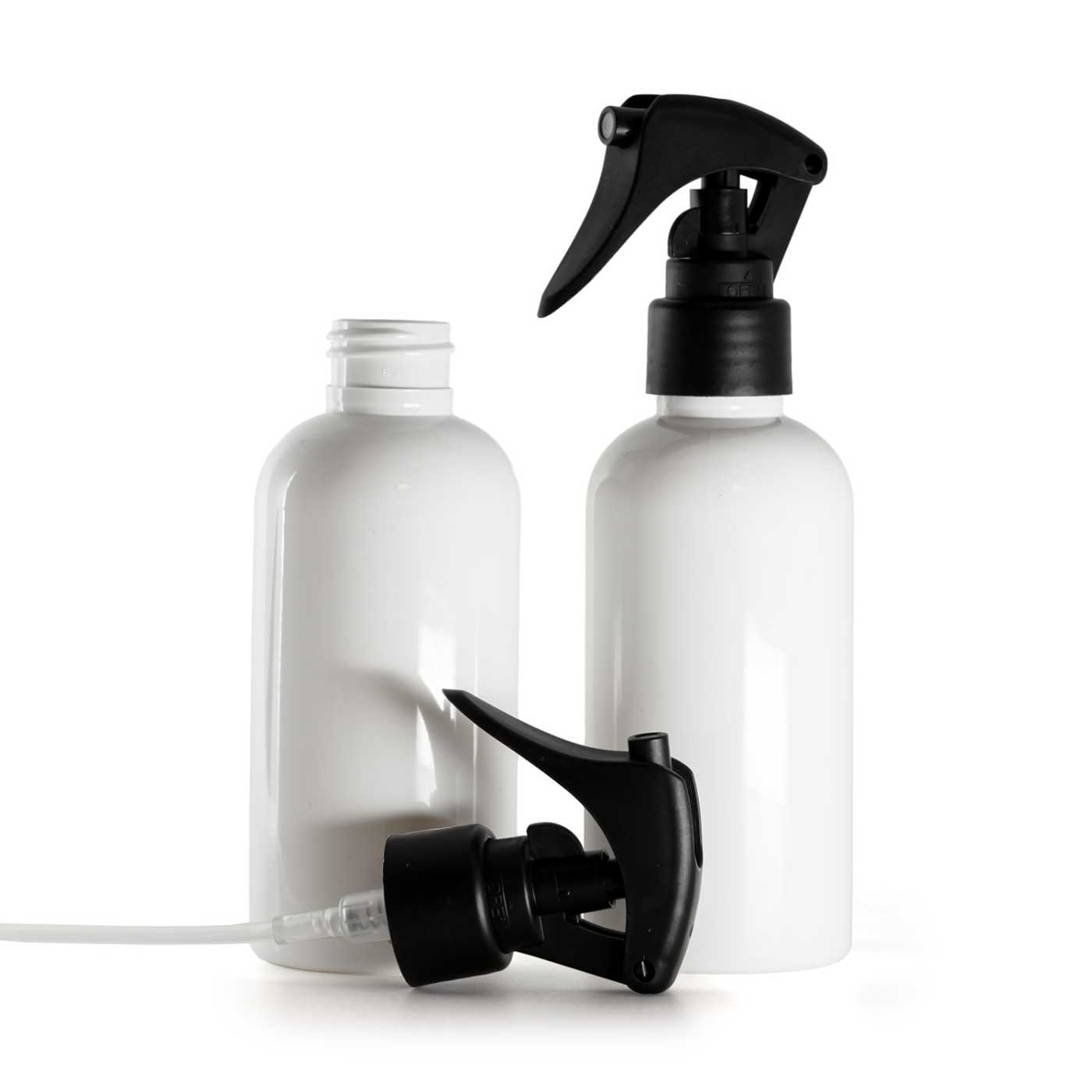 Bouteille en plastique blanche, pulvérisateur à gâchette noir mat, collerette lisse, 150 ml