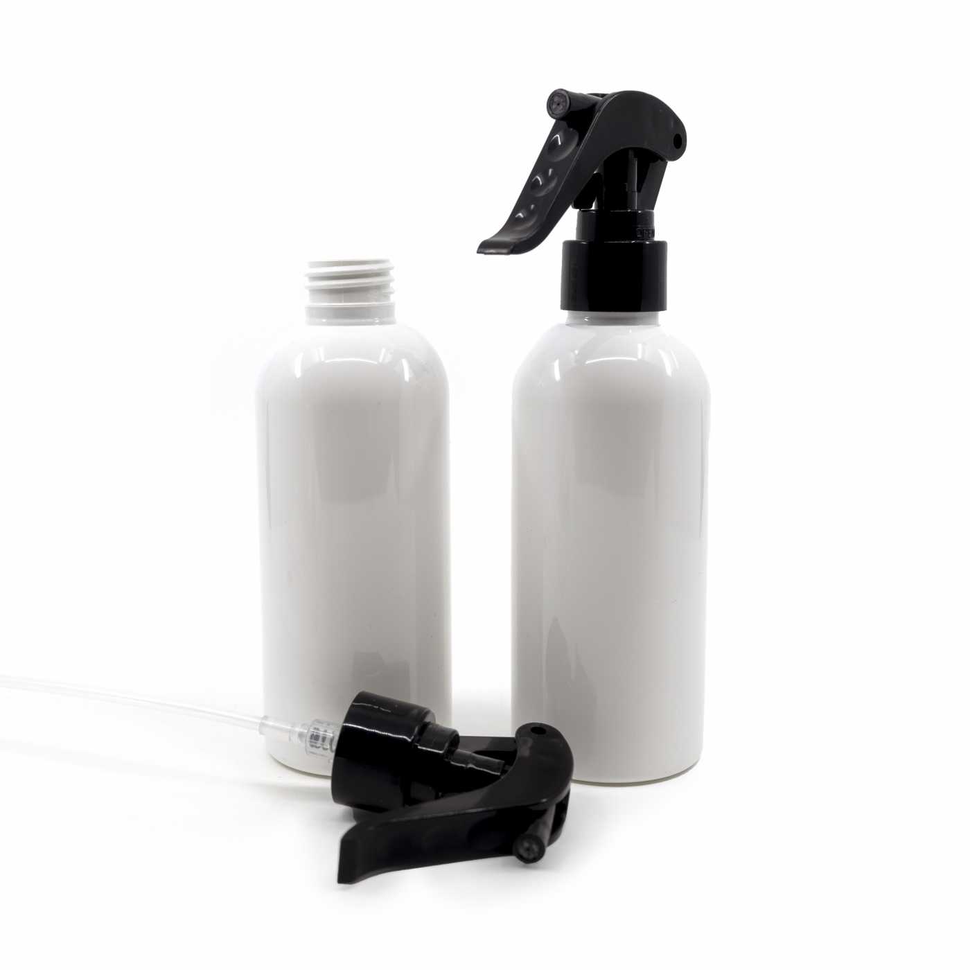 Kunststoffflasche, weiß, schwarzer Triggersprüher, 300 ml