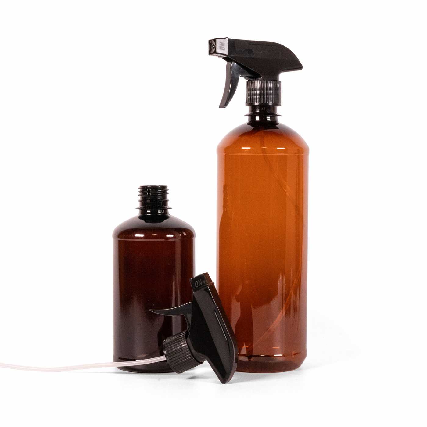 Braune Kunststoffflasche, schwarzer Triggersprüher, 500 ml